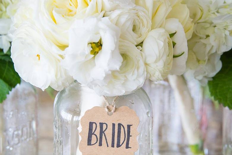 White bouquet bride