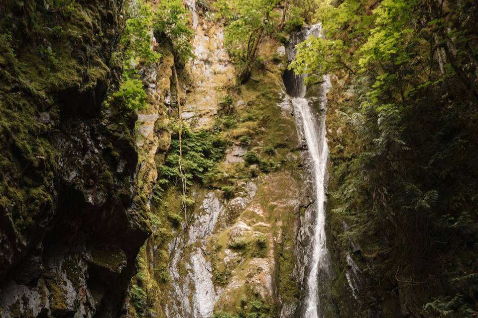 He helps her to the waterfall