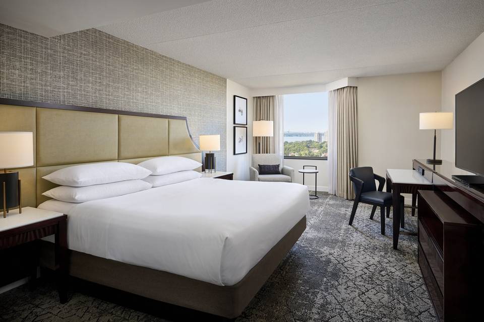Traditional King Guestroom