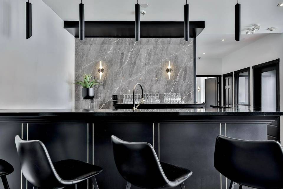 Contemporary bar