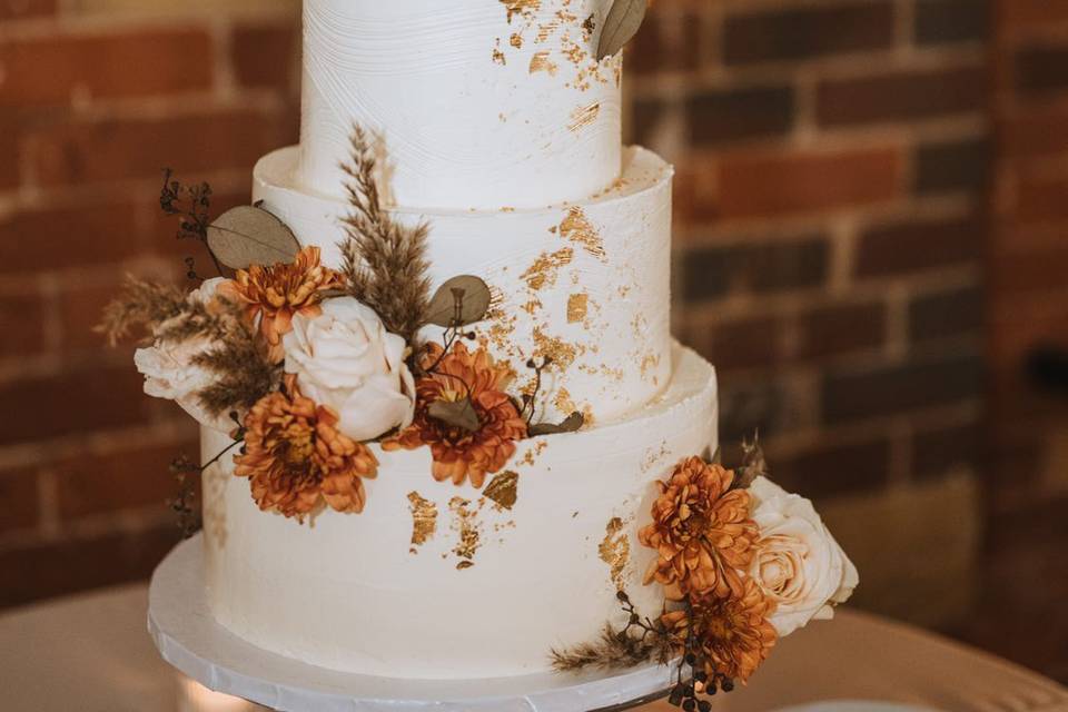 Rustic wedding cake