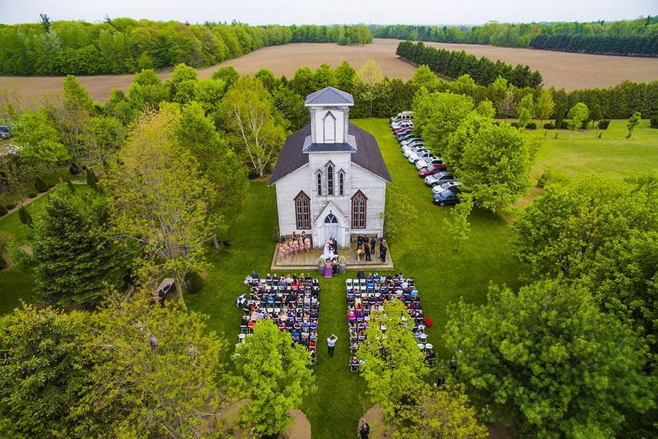 Hamilton, Ontario wedding couple