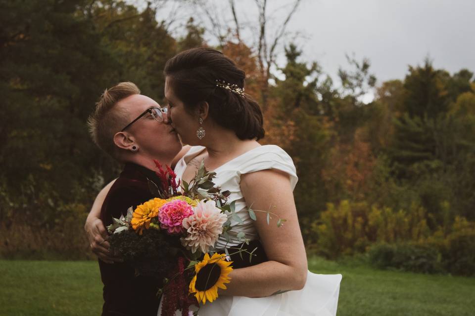 Bride groom kiss Fall wedding.