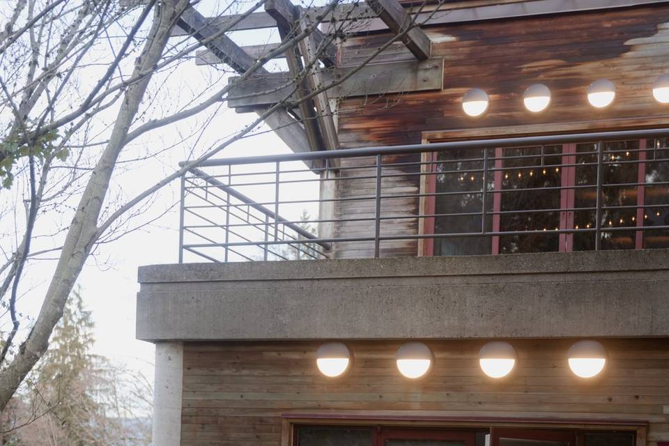 Outdoor wedding moment