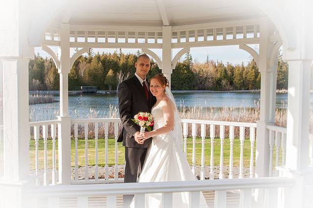Uxbridge, Ontario wedding couple