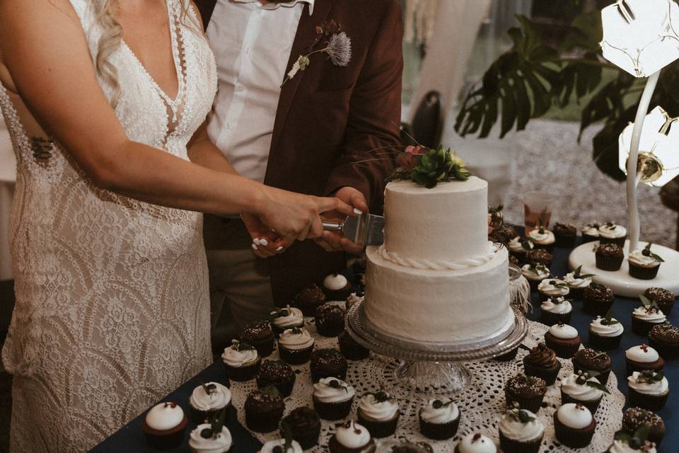 Cutting the cake