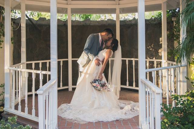 Gazebo kiss