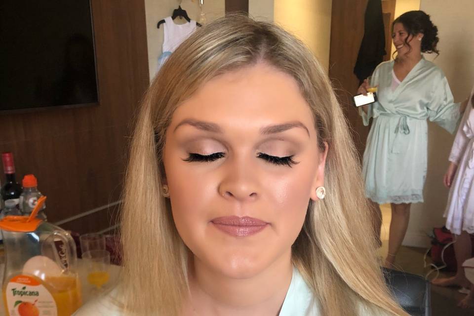 Natural bridesmaid glam