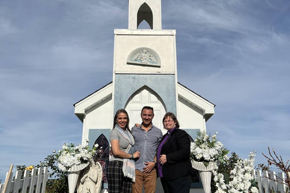 Rev. Deb Weddings + Sweetheart Chapel Niagara