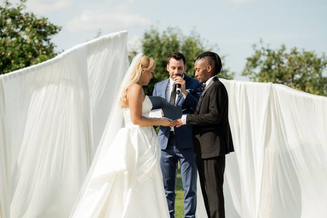 Happy couple> all that matters
