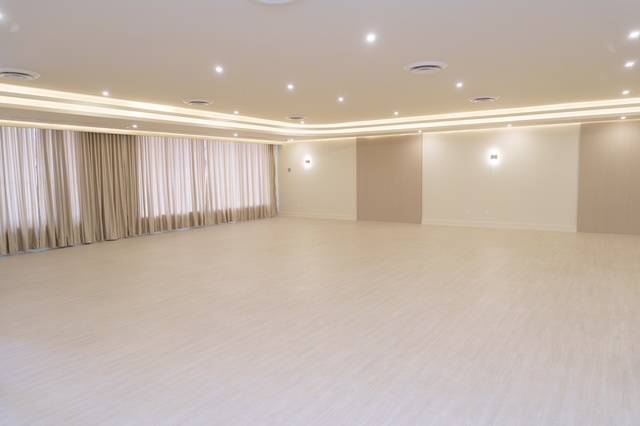 Accommodates 50 to 150 guests