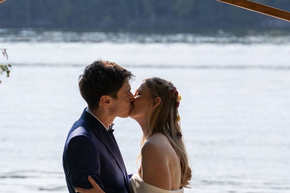 Cottage Wedding First Kiss