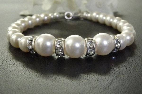 1279336885053-braceletpearls468002Copy.jpg