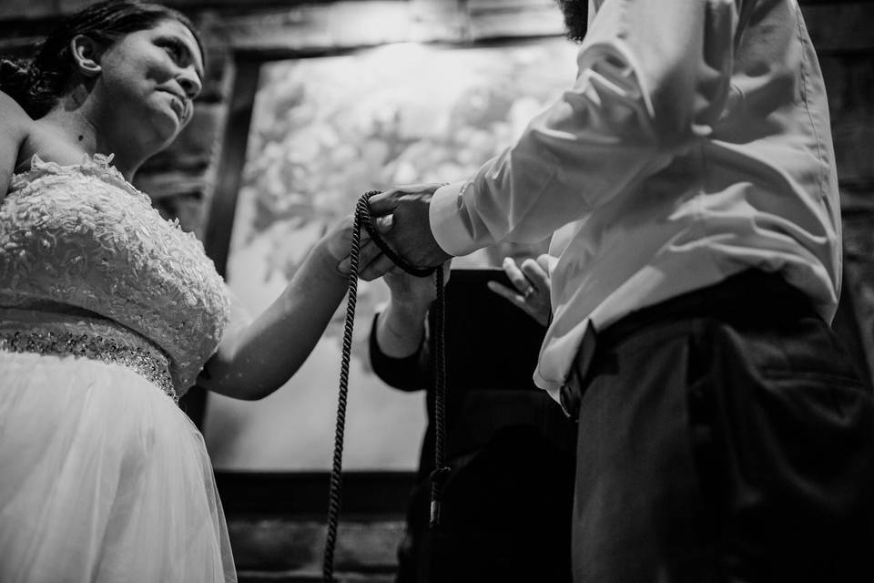 Handfasting infinity knot