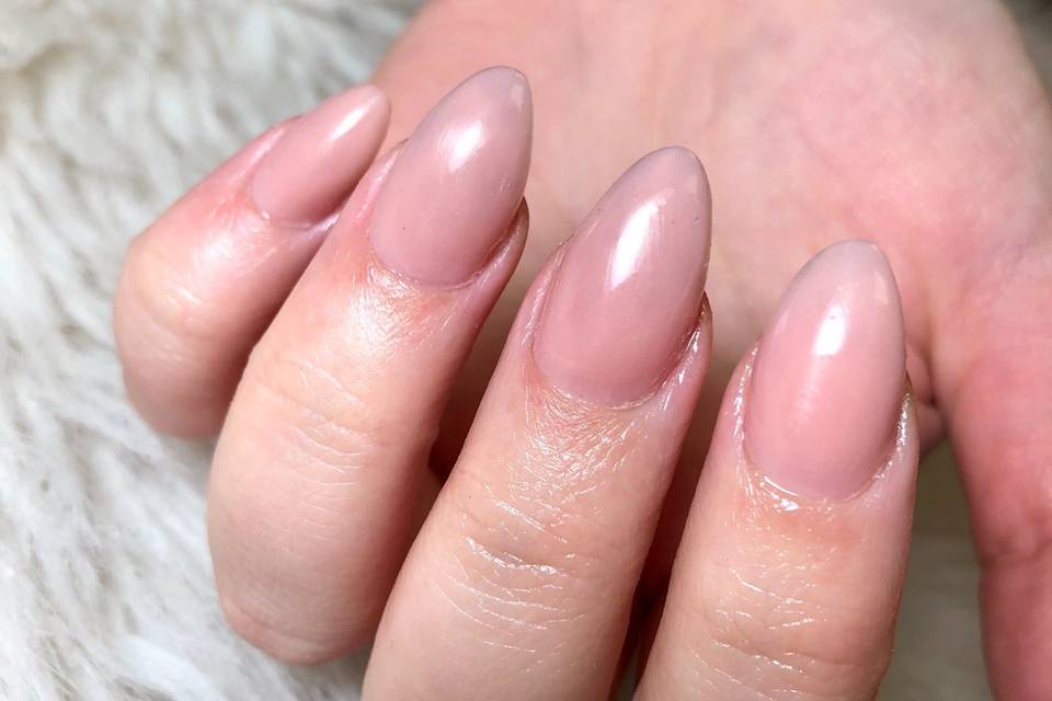 Nude nails