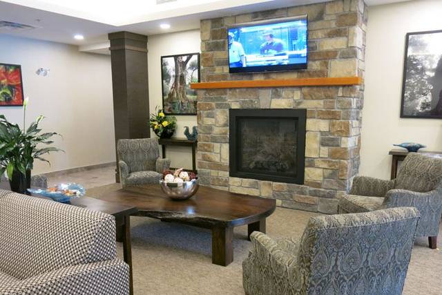 Days Inn & Suites Lindsay