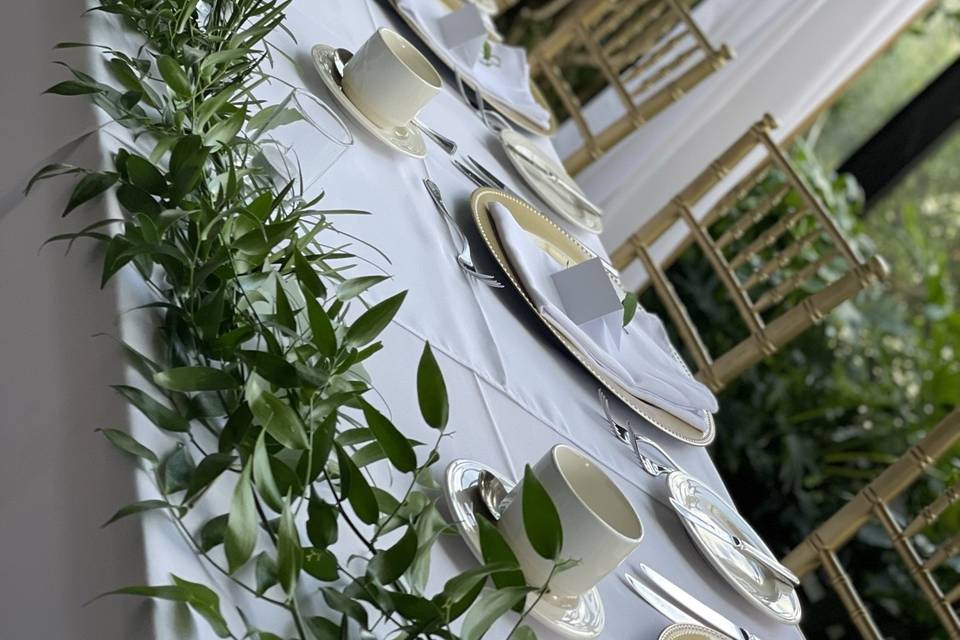 Head table greenery runner