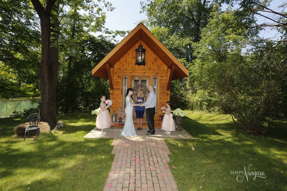 Elope Niagara's Little Log Wedding Chapel