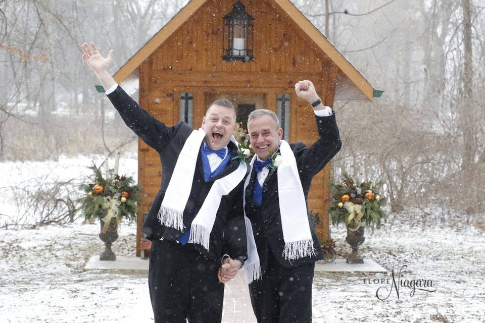 Elope Niagara's Little Log Wedding Chapel