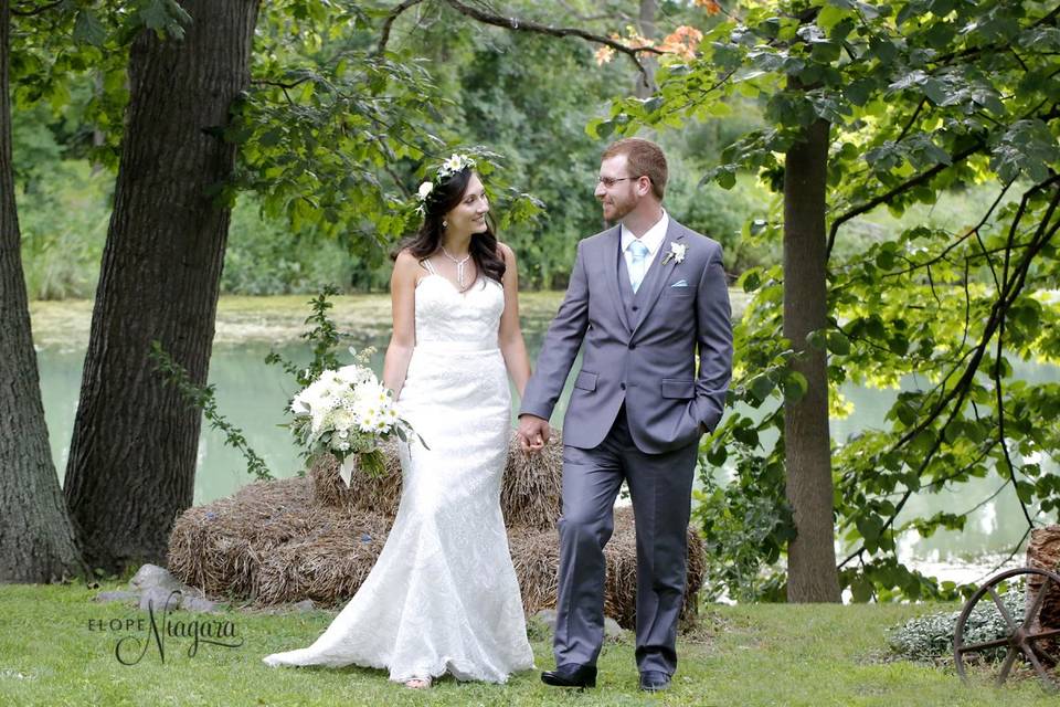 Elope Niagara's Little Log Wedding Chapel