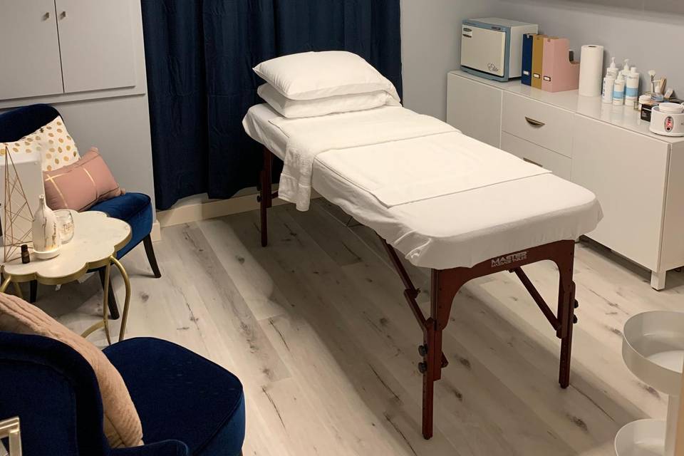 Hair removal treatment room