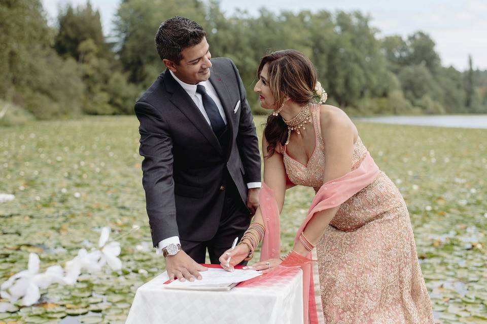 Sweet lakeside elopement