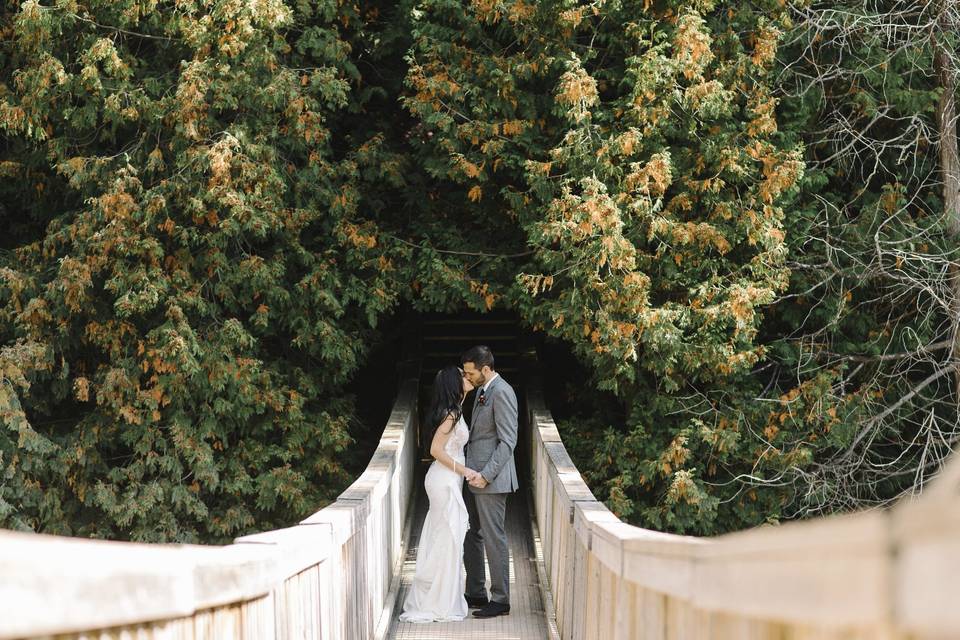 Suspention Bridge Couple