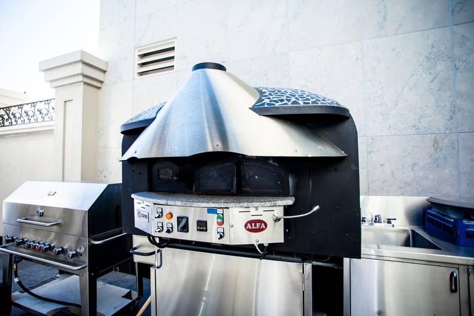 Wood burning pizza oven