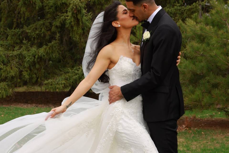 Outdoor Kiss Portrait