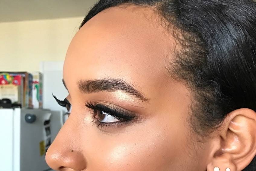 Baby shower makeup