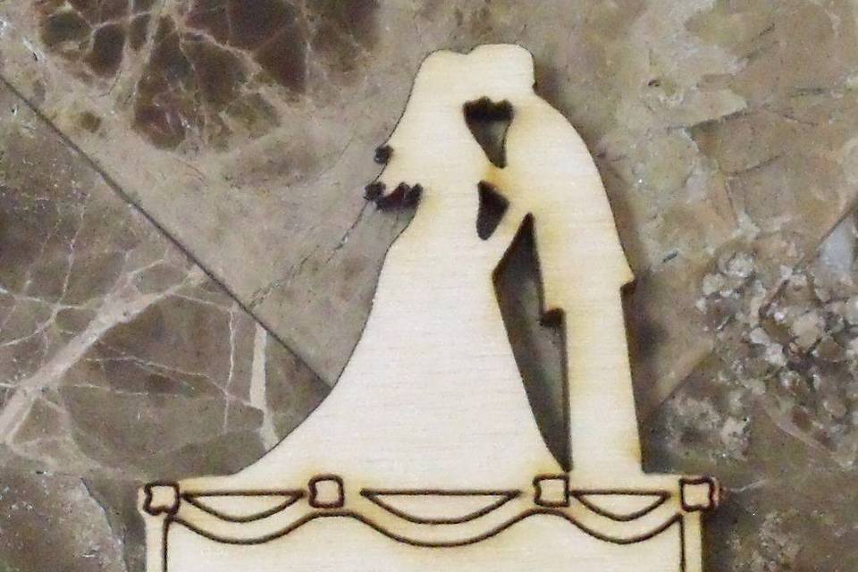 Wedding cake - couple  close up.jpg