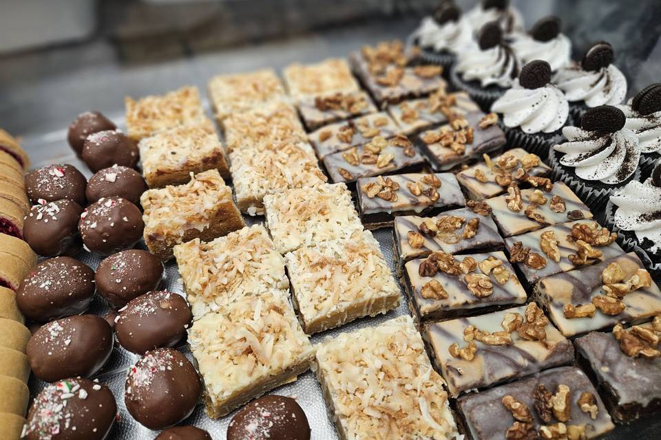 Perfectly Curated Dessert tabl