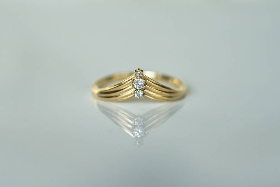 Fancy V ring