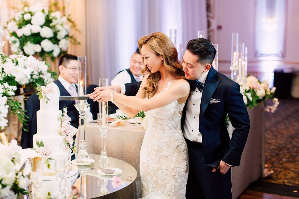 Slicing the cake - Purpletree Photography