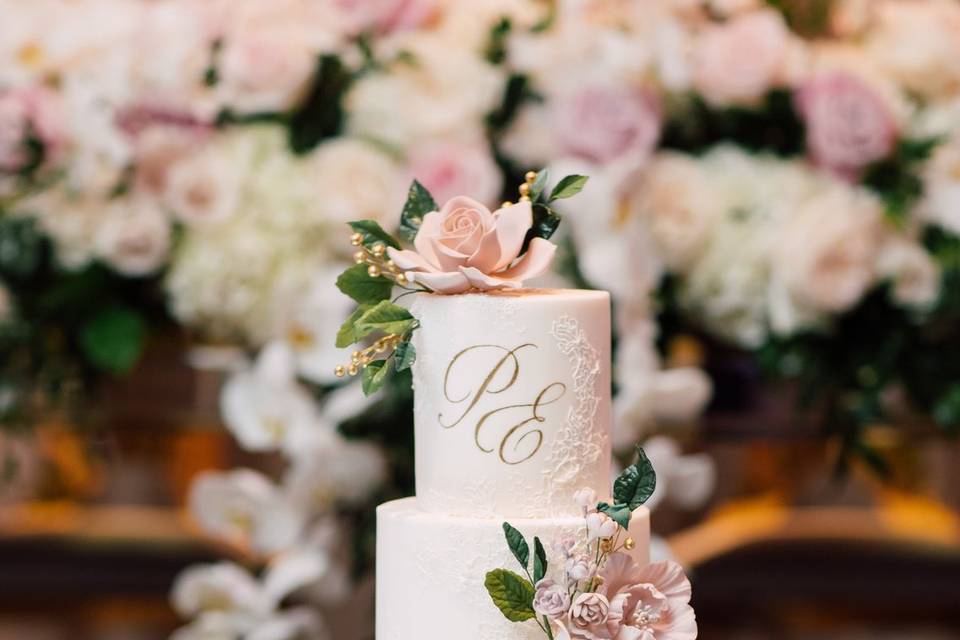 Flower adorned cake - Purpletree Photography