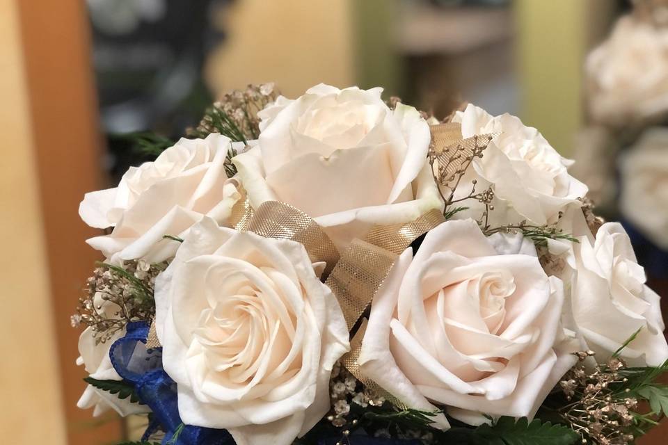 White and blue bridal bouquet