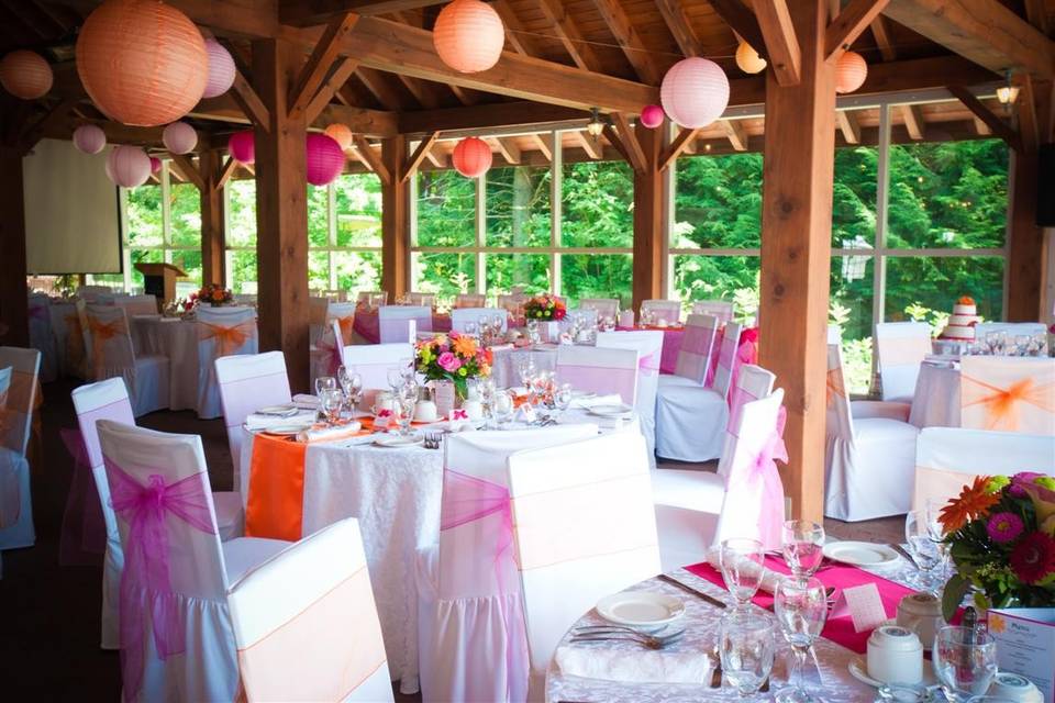 Pink reception décor