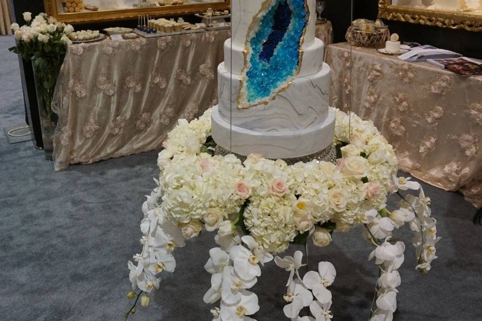 Hanging cake table