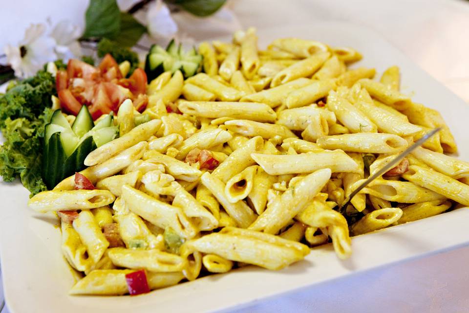 Mango pasta salad