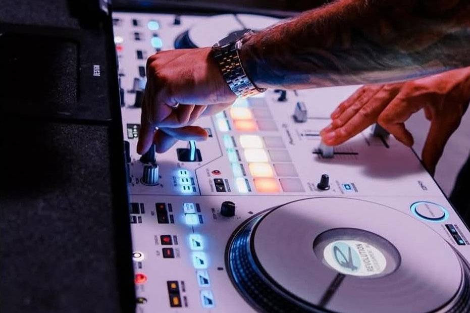 Revolution DJ