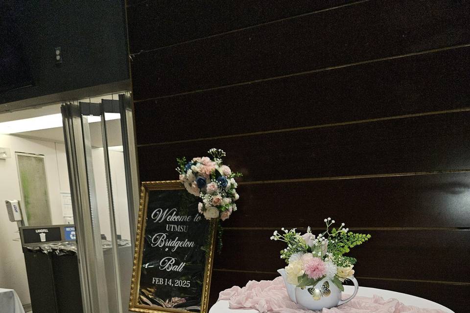 Welcome sign & Decor