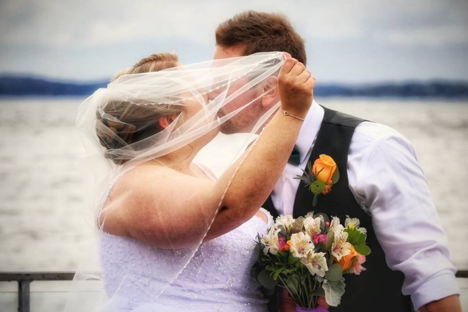 A kiss by the sea