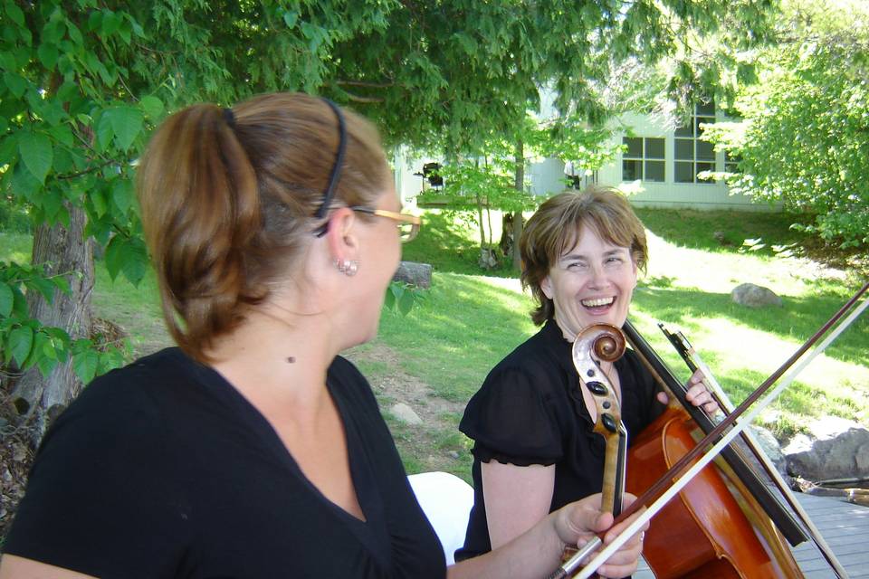 Violin and cello duo in Muskoka