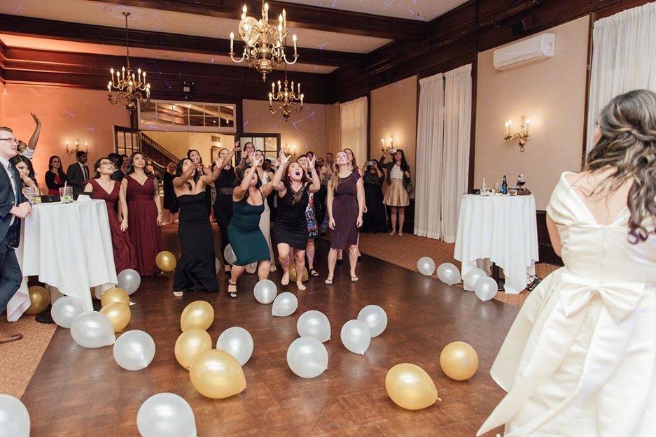 Bouquet toss