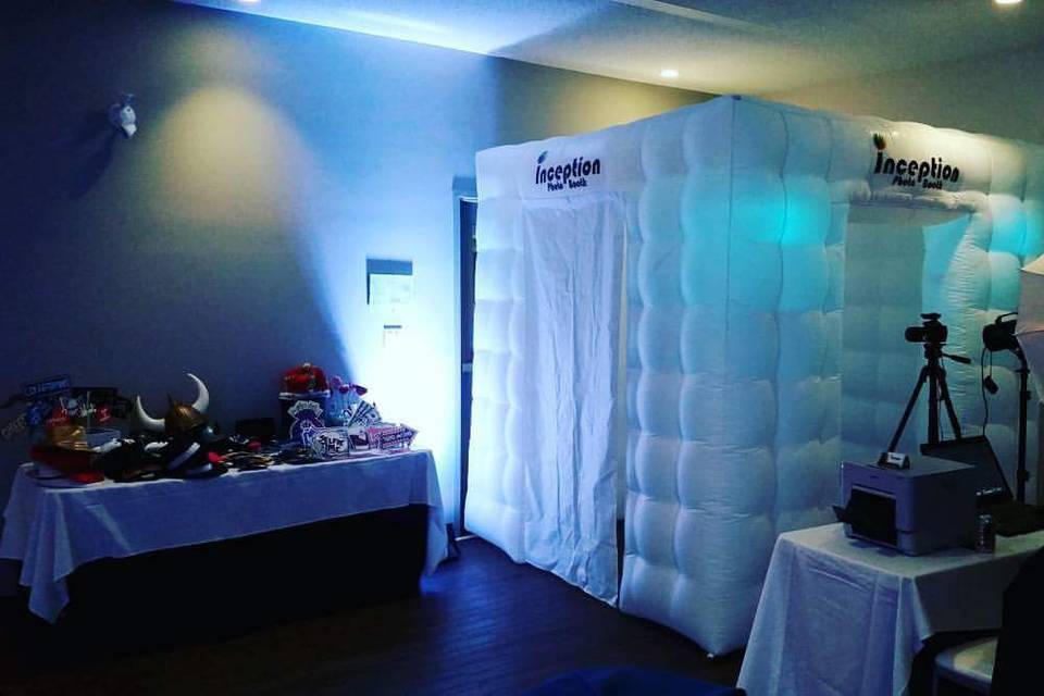 Inflatable photo booth