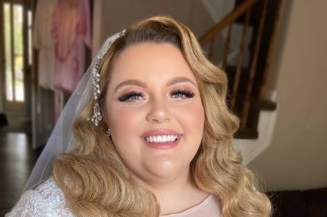 Glames waves and bridal makeup