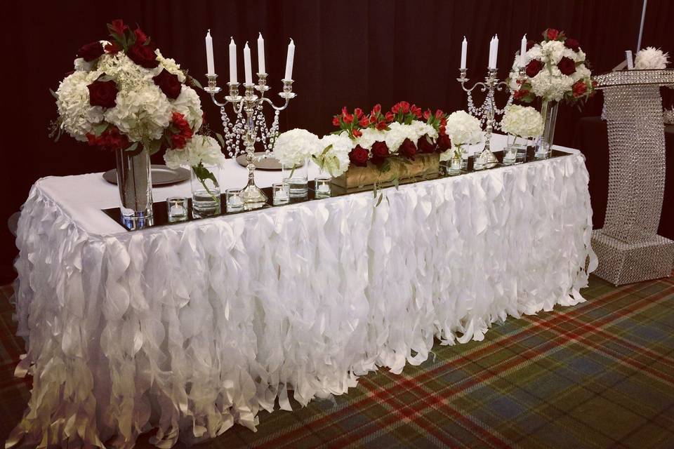 Head table floral and decor