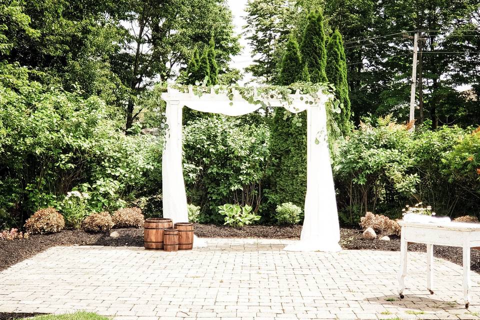 Georgian Roots arbour decor