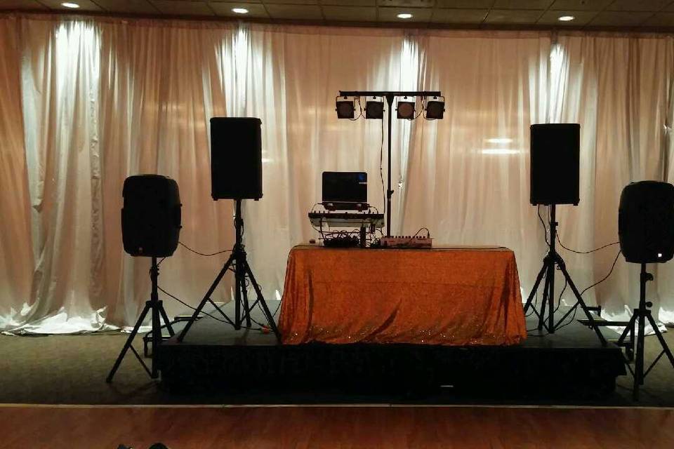 Dj setup w/ 4 speakers