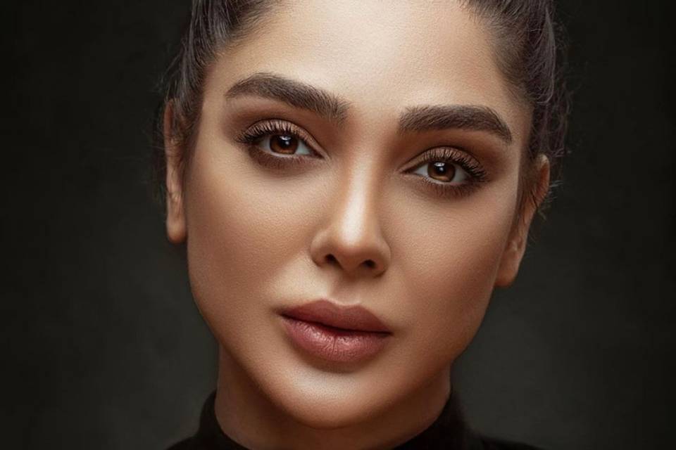 Clean glam with soft definitio
